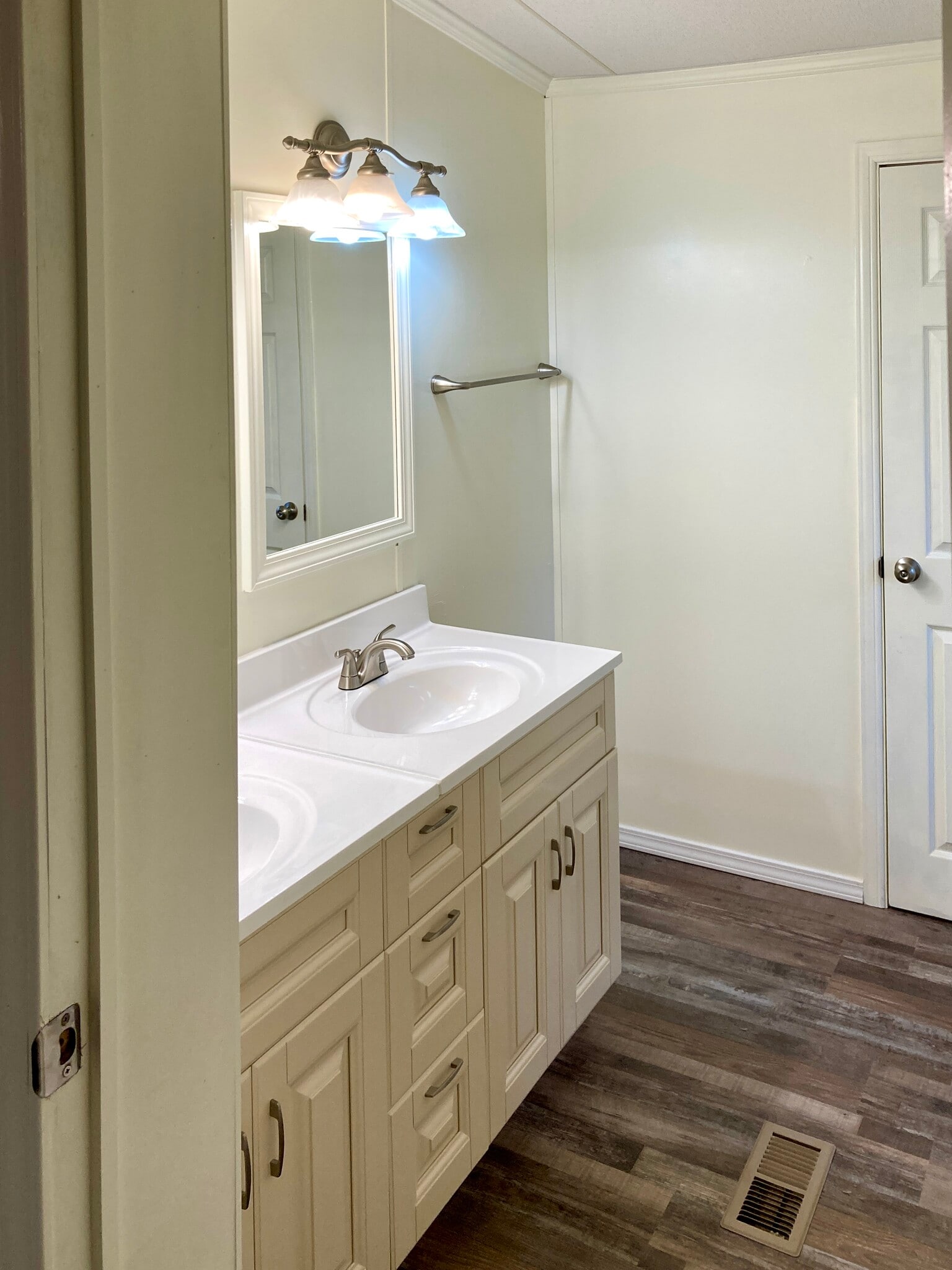 Master Bathroom - 152 Valentine Rd NE