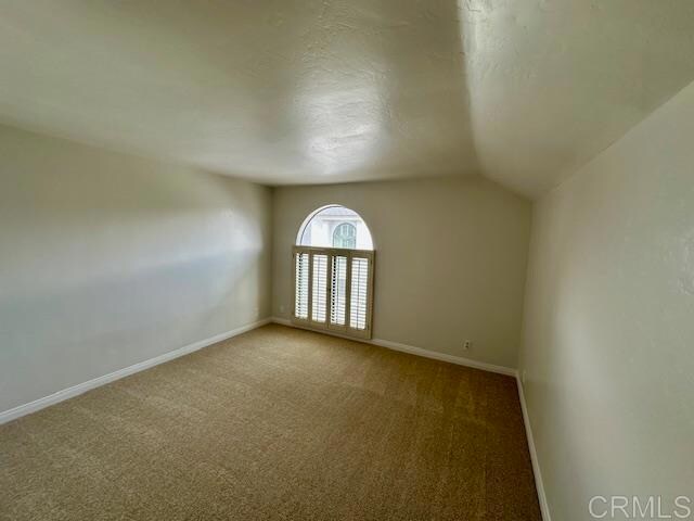 Building Photo - 520 Via De La Valle