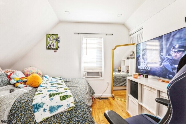 Building Photo - 604 N 8th St