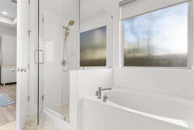 Building Photo - 3203 Scenic Valley Dr