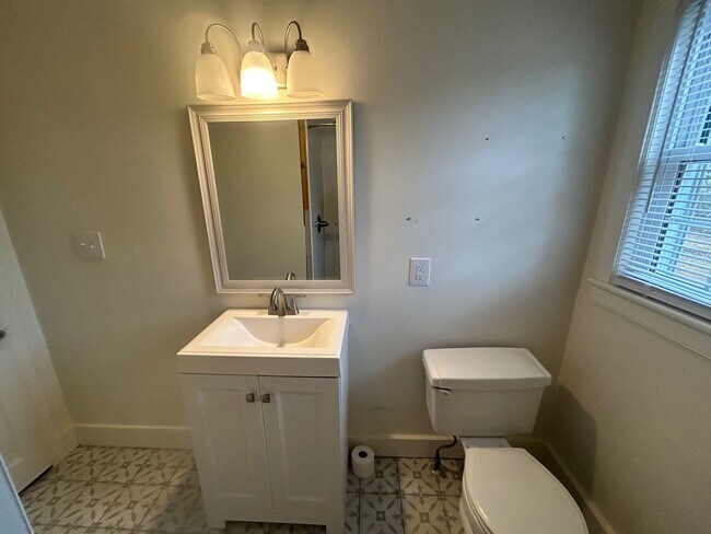 Building Photo - 939 Central Dr