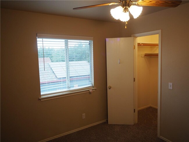 Building Photo - 506 Stewart Dr