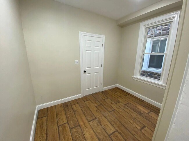 Building Photo - Stylish 3-Bedroom 2.5 Bath Available in Lancaster City