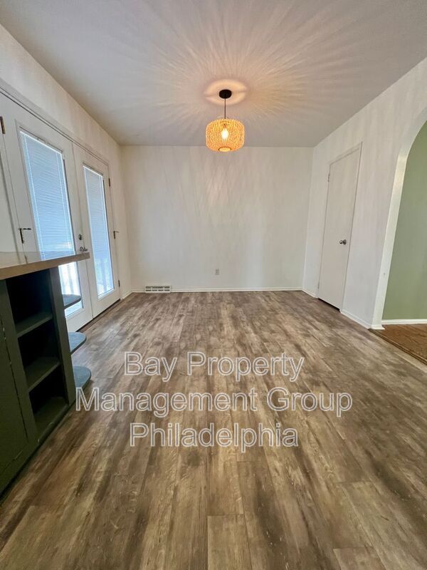 Building Photo - 1313 Delmont Ave