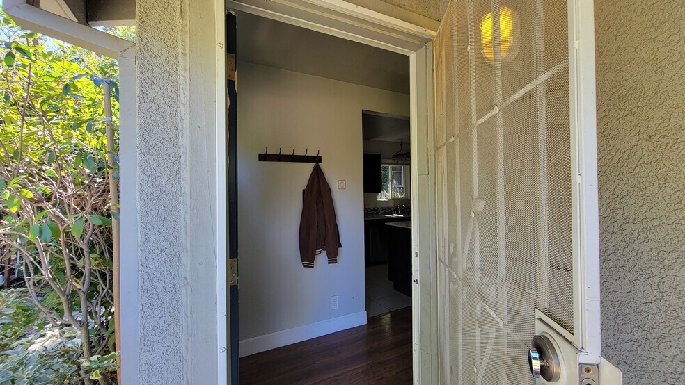 Building Photo - 3116 San Carlos Way