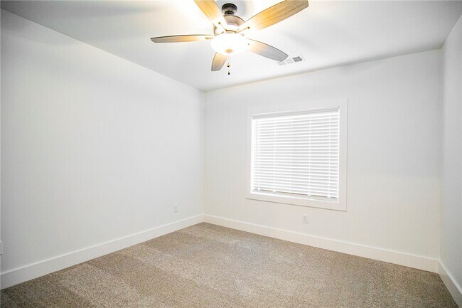 Building Photo - 715 N Mt Olive St