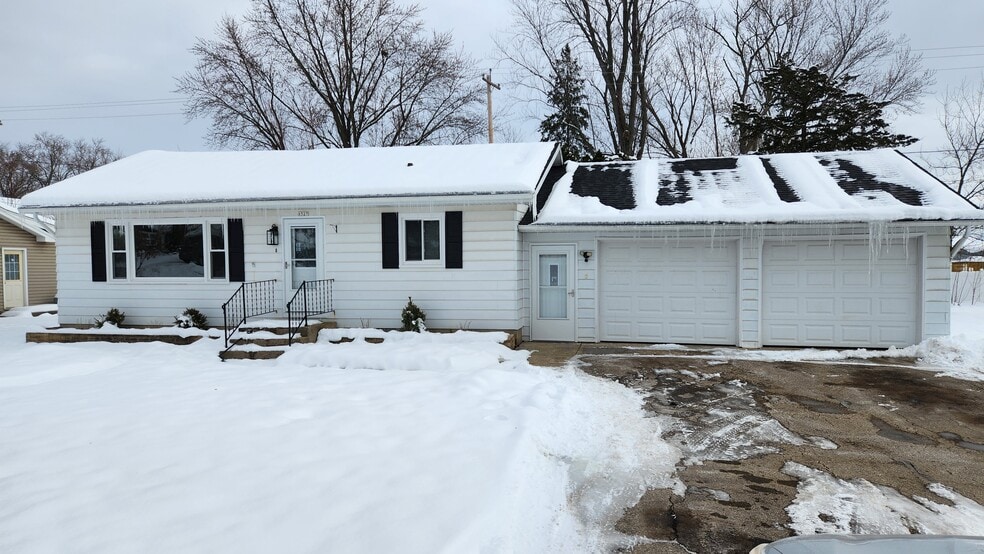 Building Photo - 6527 244th Ave