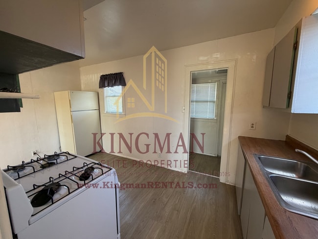 Building Photo - Bright 1BR Near Historic Downtown—Private & Full of Character