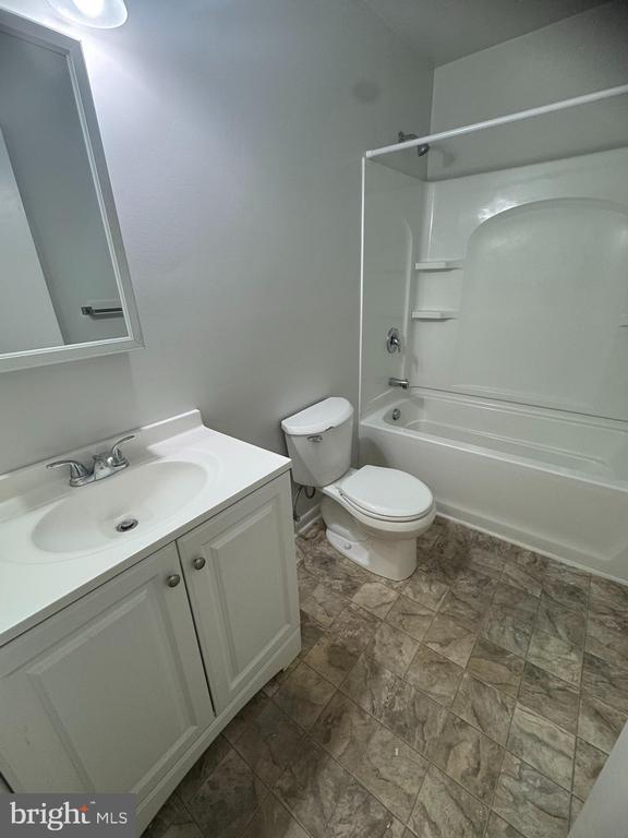 Building Photo - 3876 Shadywood Dr