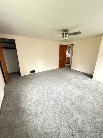 Master bedroom - 932 Lebanon Ave