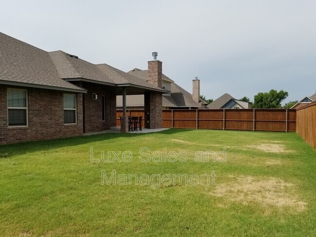 Building Photo - 1433 Kelley Pointe Pkwy
