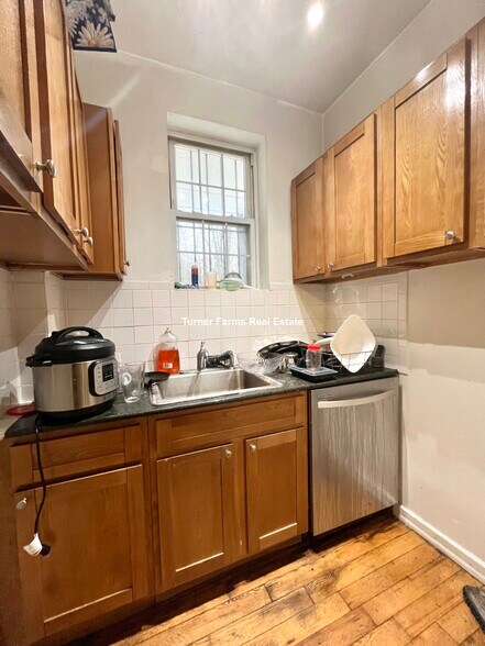 Building Photo - 16 Copenger St