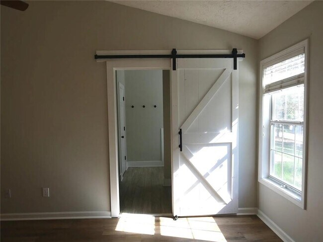 Building Photo - 5440 Windcrest Ln