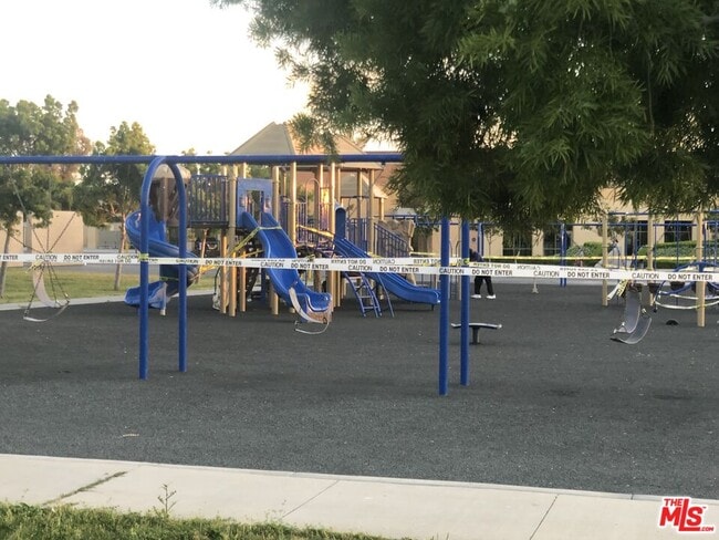 Building Photo - 51 Ivory Petal