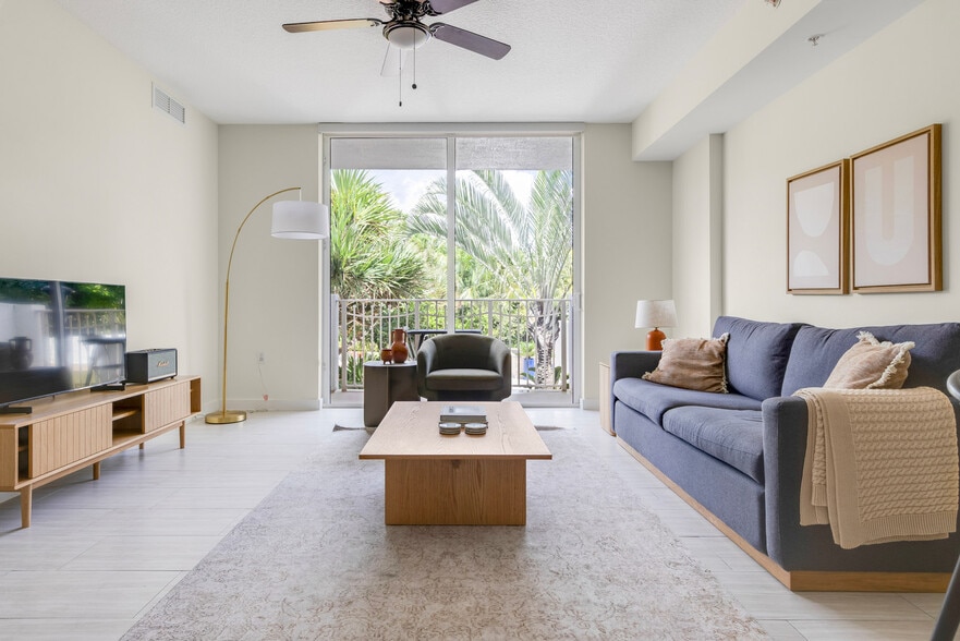 Building Photo - 3880 NE 6th Ave