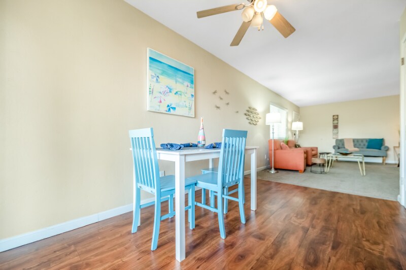 Building Photo - 718 N Floral St