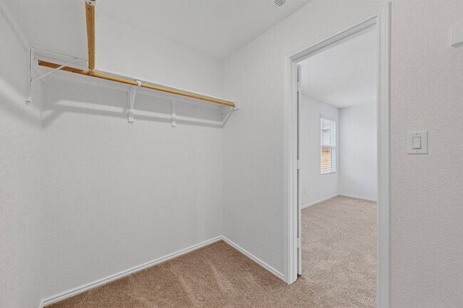 Building Photo - 178 Sormonne Lp