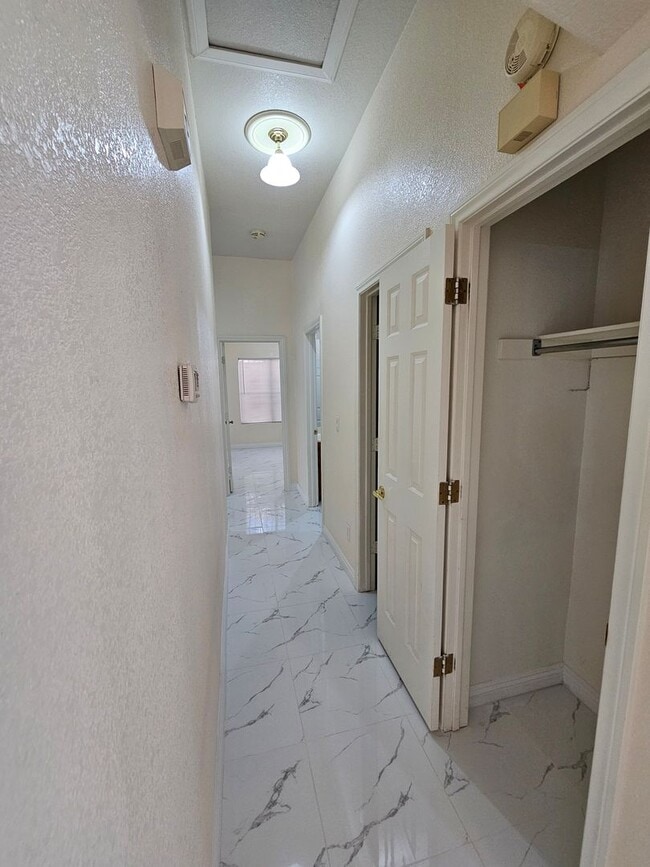 Building Photo - Adorable Single Story 3 Bedroom!!!