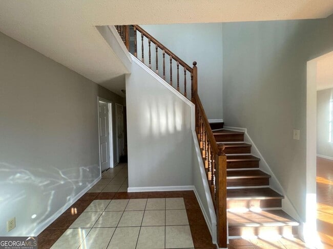 Building Photo - 6387 Seths Way