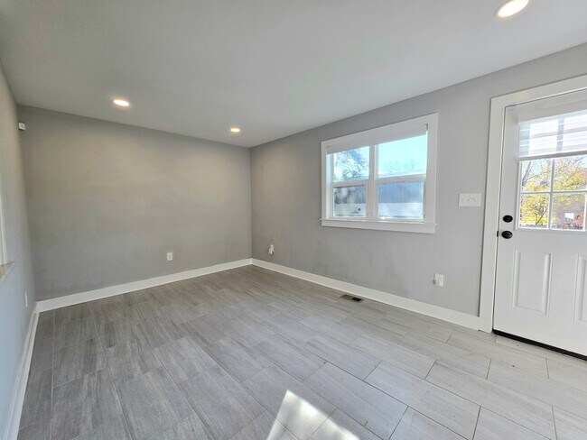 Building Photo - Gorgeous one of a kind 5 bedroom home fully updated