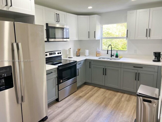 Building Photo - 1027 NW 55th St