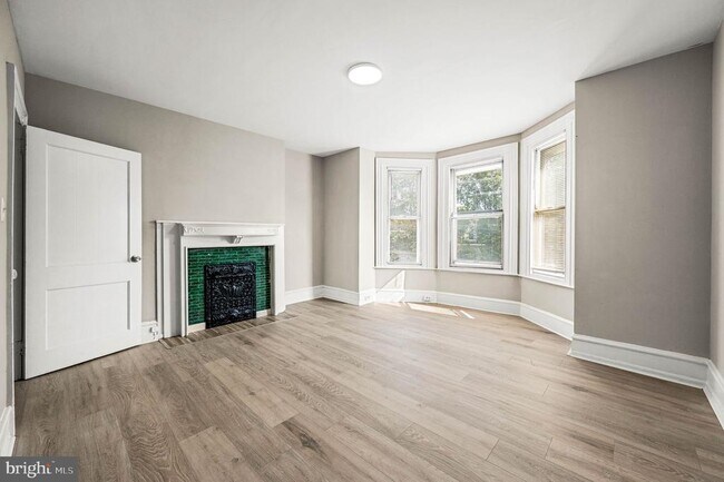 Building Photo - 5011 Larchwood Ave