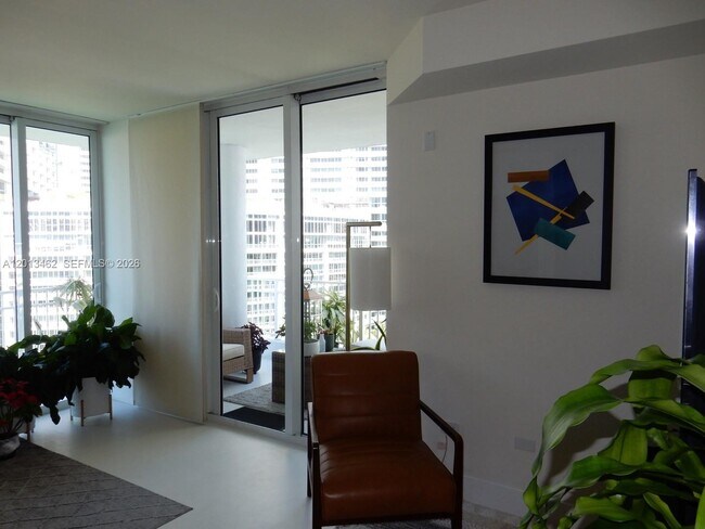 Building Photo - 801 Brickell Key Blvd