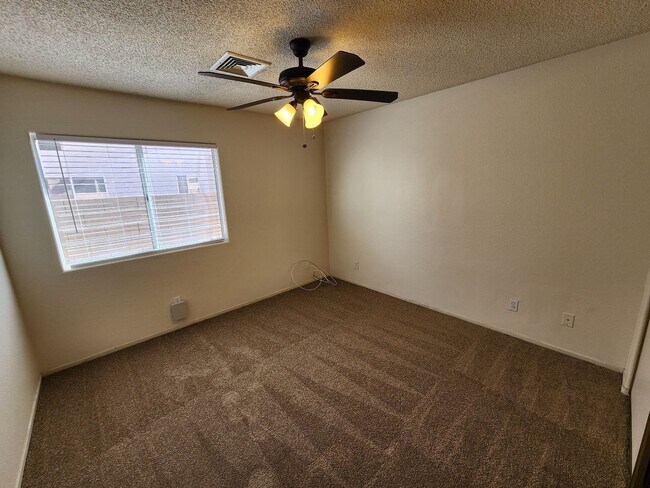 Building Photo - 1720 Navarre Ln