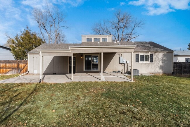 Building Photo - 5025 E Weaver Ave