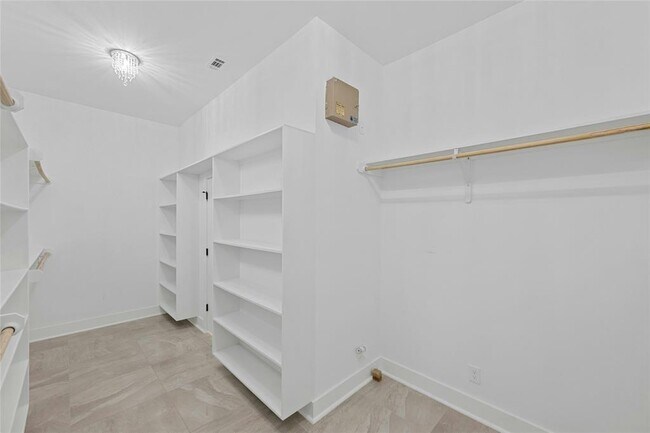 Building Photo - 7905 Brightman Ln