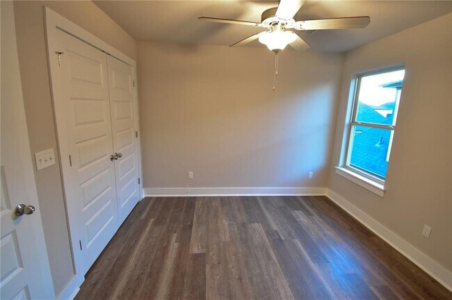Building Photo - 747 N Malbec Rd