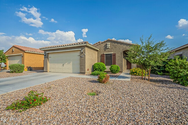 Primary Photo - 2669 E Bellerive Dr
