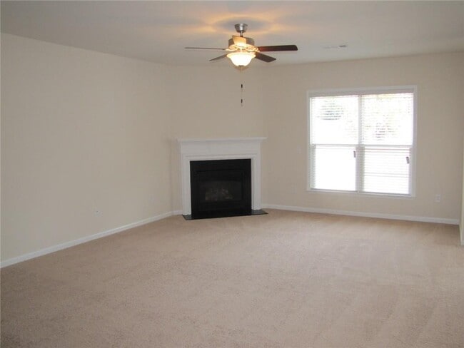 Building Photo - 462 Spring View Dr