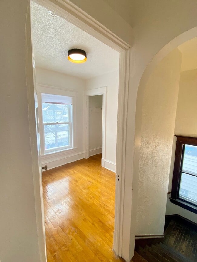 Building Photo - 835 Margaret St