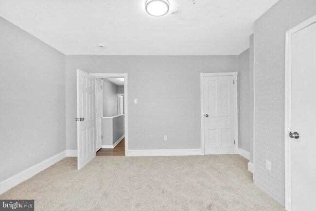 Building Photo - 5249 Delancey St
