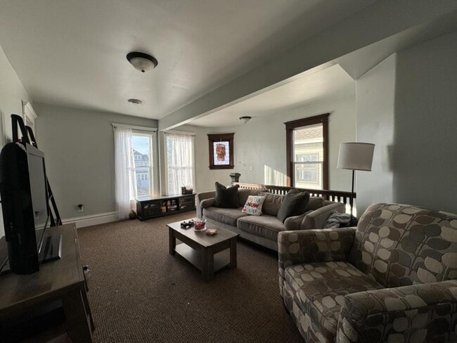 Building Photo - 1106 1/2 hammond ave