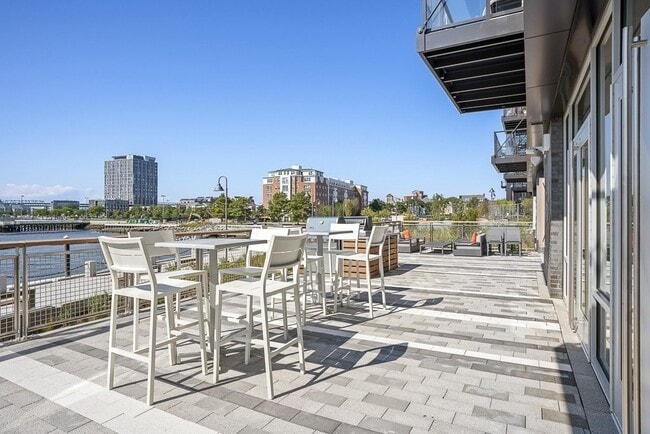 Building Photo - 45 Lewis St