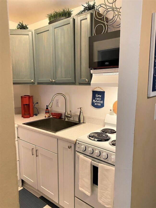 Building Photo - 714 Rosedale St