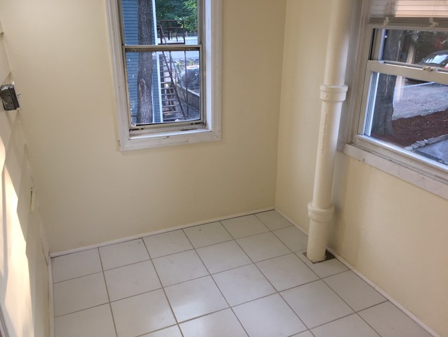 Building Photo - 86 Adeline St