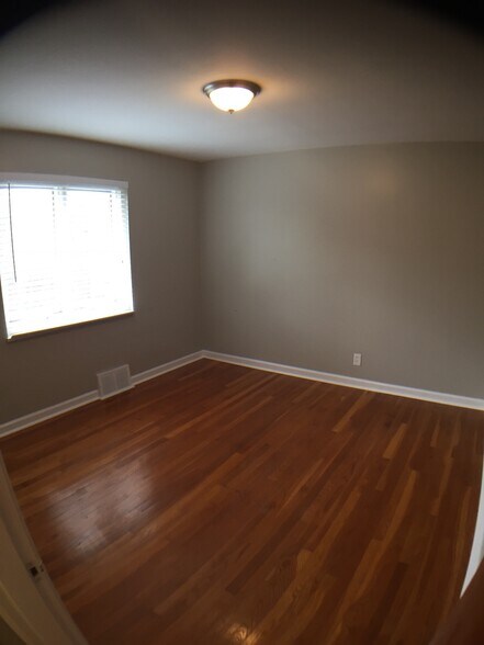 Building Photo - 66 Wiltshire Boulevard