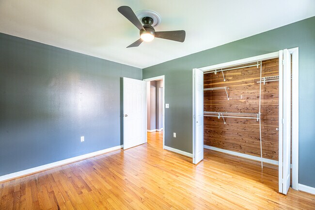 Building Photo - 1719 Scenic Dr