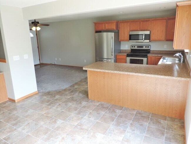 Building Photo - $1,650 | 3 Bedroom, 2.5 Bathroom TOWN HOME | NO PETS | Available for August 1st, 2026 Move In!