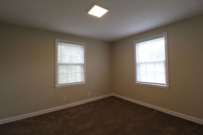 Building Photo - October 2025 FREE On This One Bedroom Dupl...
