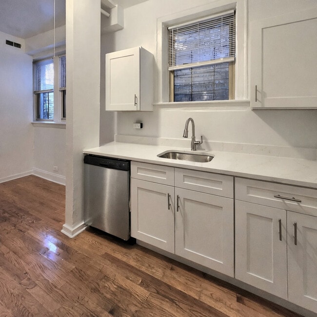 Building Photo - 3746 W Irving Park Rd