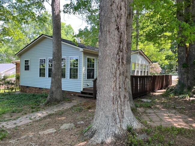 Building Photo - Charming 3-bedroom, 1.5-bathroom property in Pfafftown