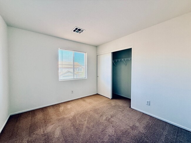 Building Photo - Available Now-Lovely Two Story Home!  Make it yours!
