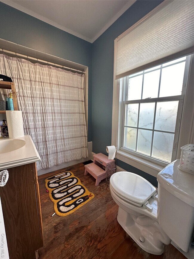 Building Photo - 369 Verplanck Ave