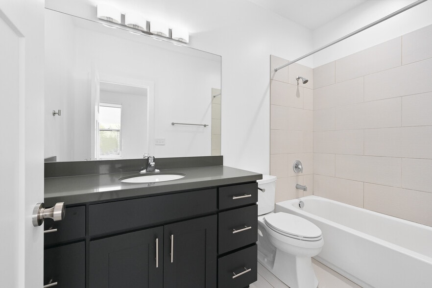 Building Photo - 315 W Reed Ave