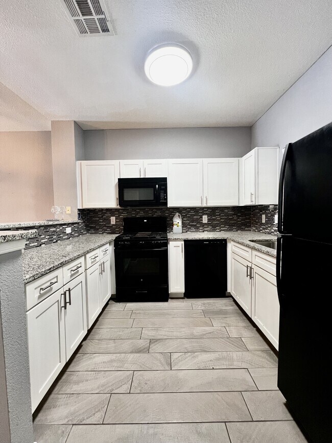 Building Photo - 3150 N Yarbrough Dr