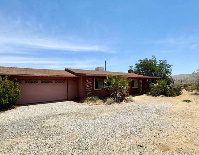 Building Photo - Come soon! 2 Bedroom home
